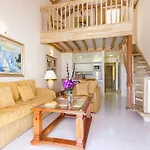 Hotel Sands Beach Resort